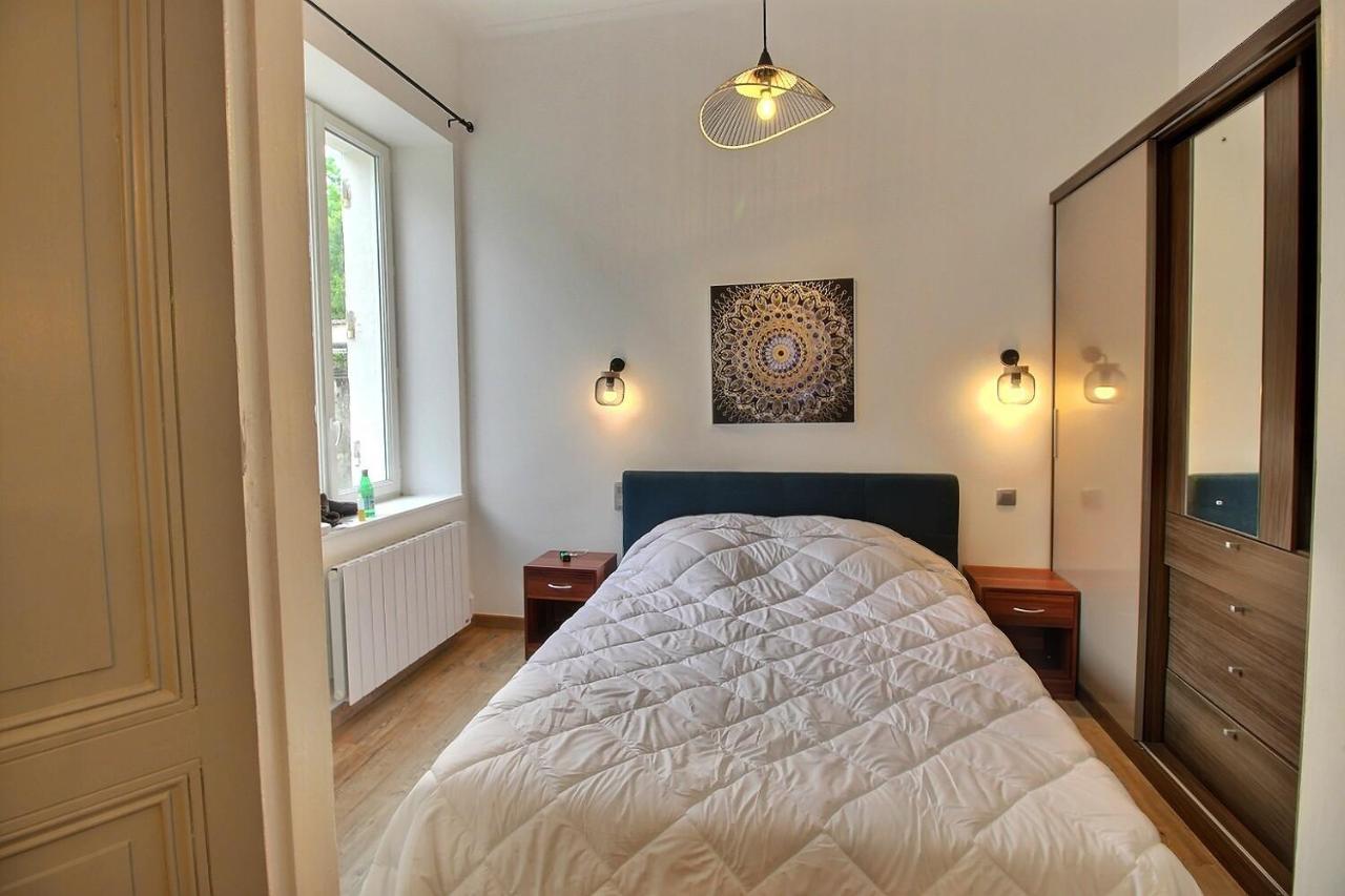 Appartement De Charme Dans Immeuble Haussmannien Périgueux Exteriér fotografie